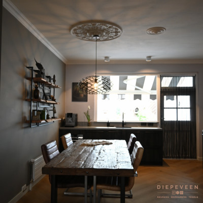 De keuken is ruim ingedeeld