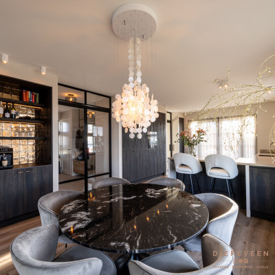 De goudlook achterwand tegels hebben een moderne uitstraling