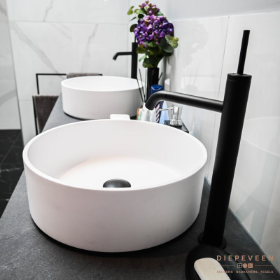 Moderne badkamer en toilet