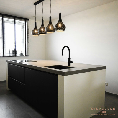 Het kookeiland zorgt voor genoeg opbergruimte