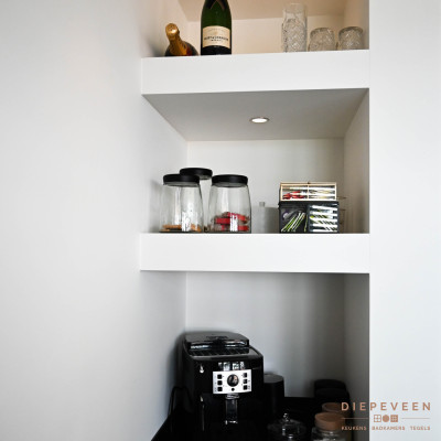 Moderne stijlvolle keuken met eiland