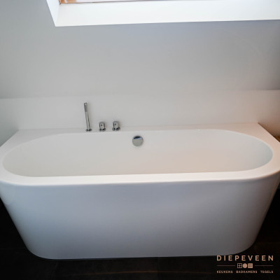 Moderne badkamer met hout