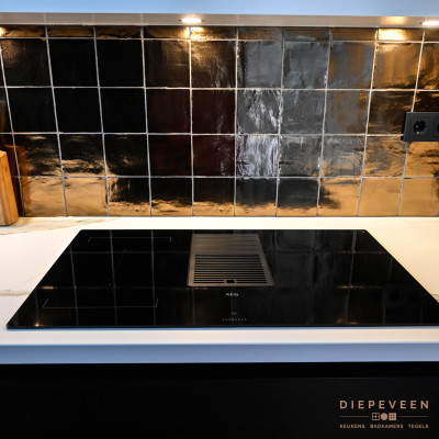 Moderne keuken zwart met goud