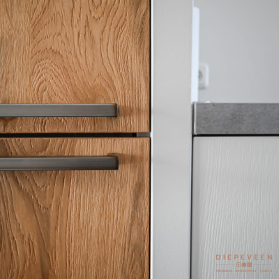 Moderne keuken hout en wit