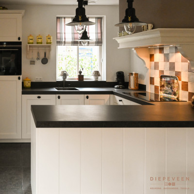 Landelijke witte keuken