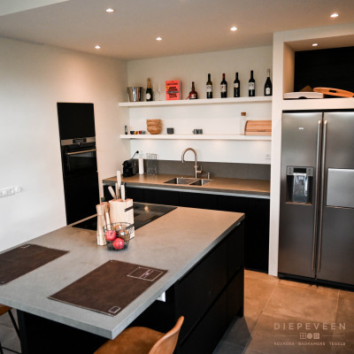 Stijlvolle woonkeuken met kookeiland