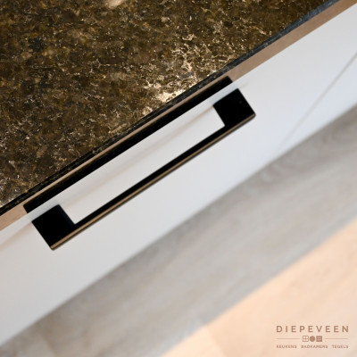 Het greepje is het niet te missen detail wat de keuken helemaal compleet maakt!