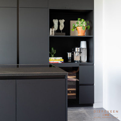 Moderne keuken met kookeiland