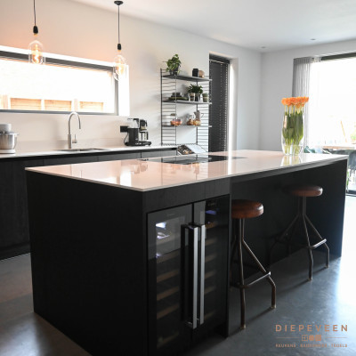 Stijlvolle keuken met kookeiland
