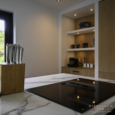 Moderne keuken met kookeiland