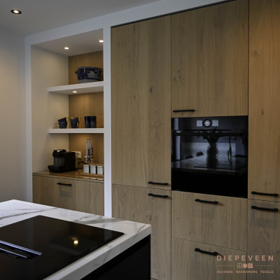 Moderne keuken met kookeiland