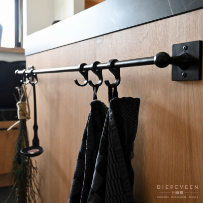 De accessoires stang past perfect bij het keramiek werkblad