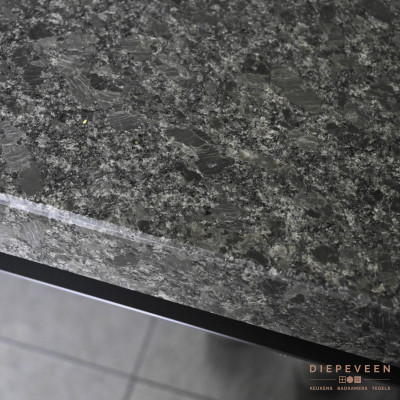 Moderne grijze keuken