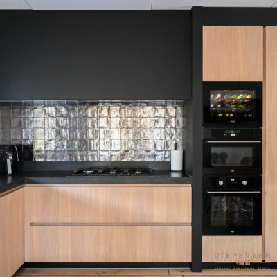 Moderne keuken met hout