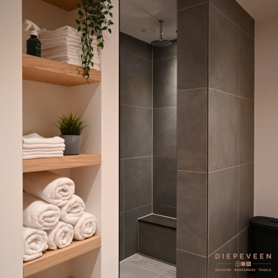 Inloopdouche met gelegenheid om te gaan zitten