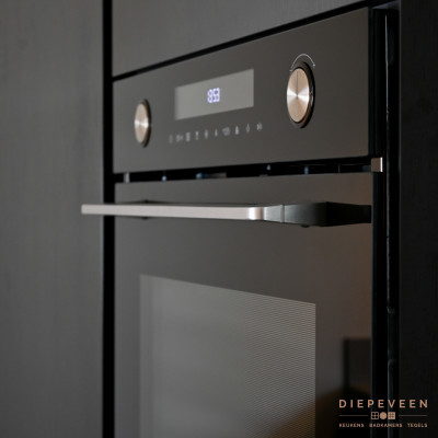 De magnetronfunctie met push-turn knoppen is gemakkelijk te bedienen en past in ieder design.