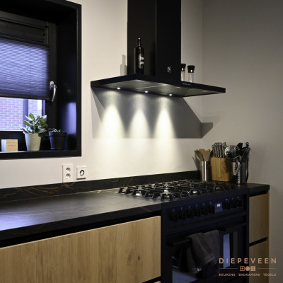 De keuken is een fijne compacte woonkeuken