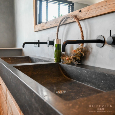 Landelijke badkamer met hout