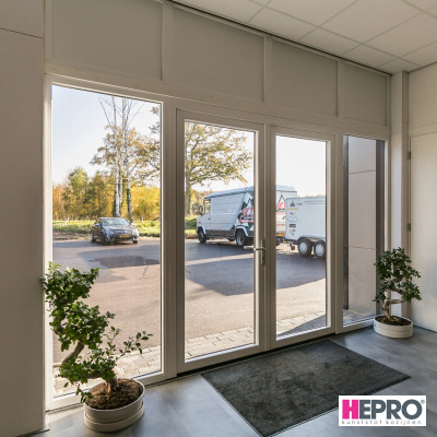 Bedrijfspand - kunststof kozijnen en deuren - HEPRO Basic - Glad wit RAL 9016