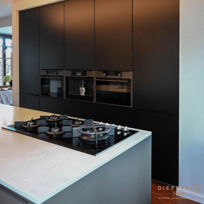 Moderne keuken met marmer