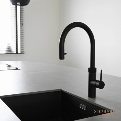 Zwarte matte quooker kraan
