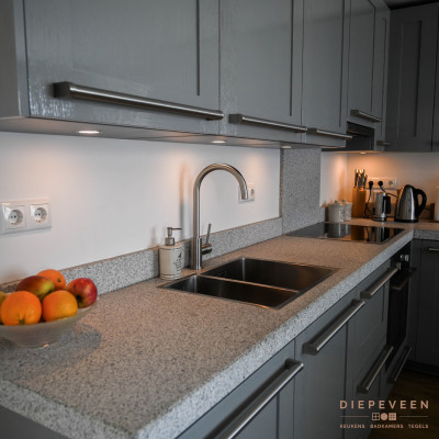 Tijdloze keuken grijs