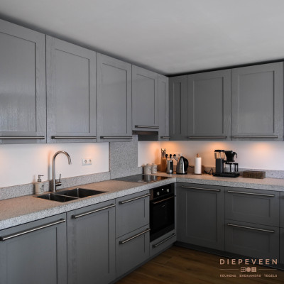 Tijdloze keuken grijs