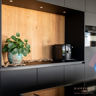 Moderne keuken met kookeiland