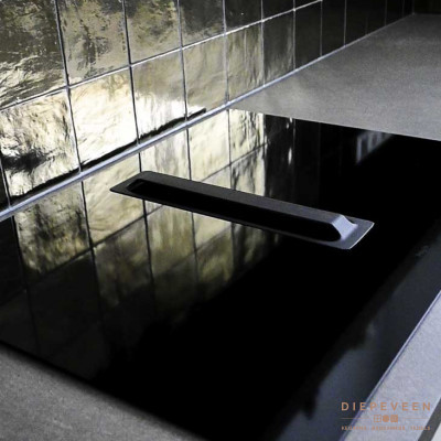 In deze keuken is er gebruik gemaakt van een inductiekookplaat inclusief afzuiging van Pelgrim .