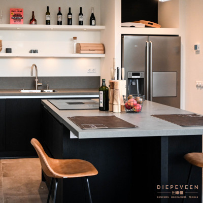 Stijlvolle woonkeuken met kookeiland