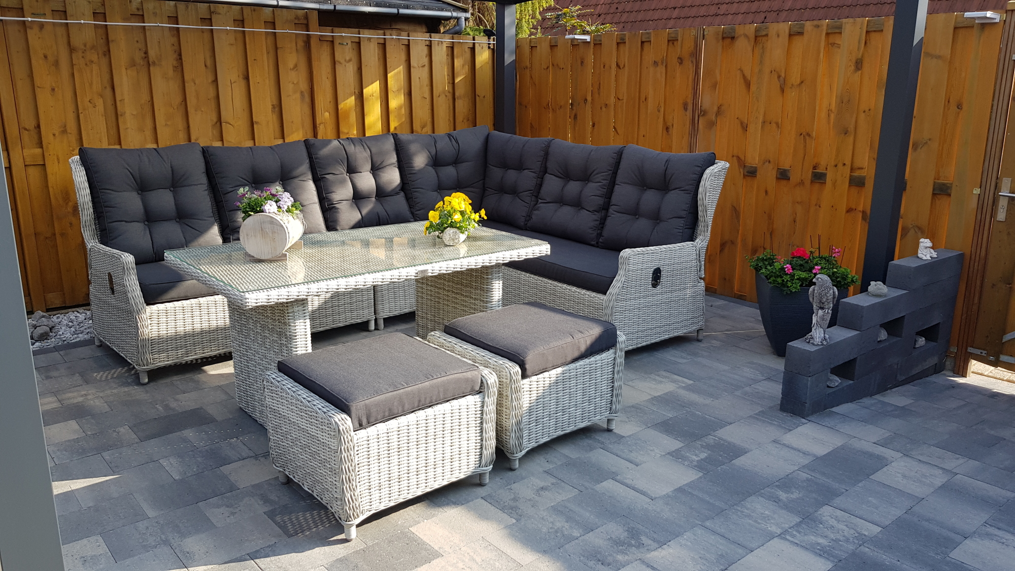 Geweldig mooie lounge set . Keurig geplaatst door nette chauffeur van AVH.