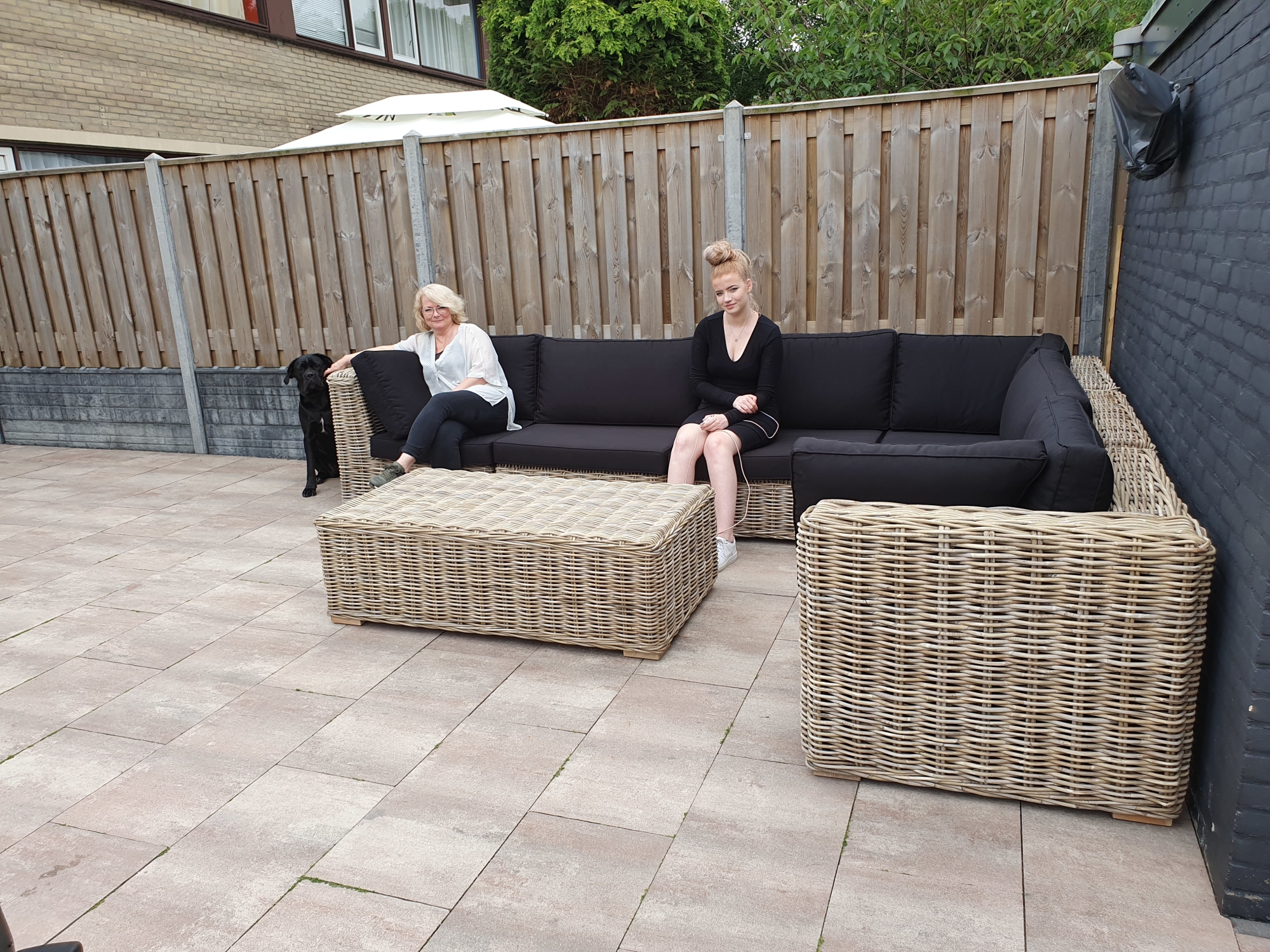 Onze Lounge set binnen