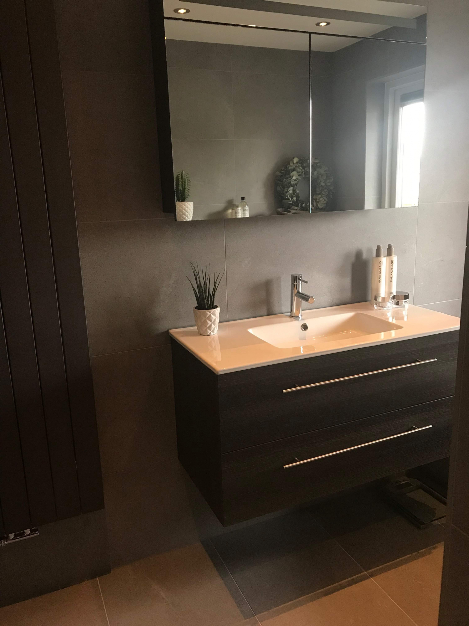 Moderne sfeervolle badkamer