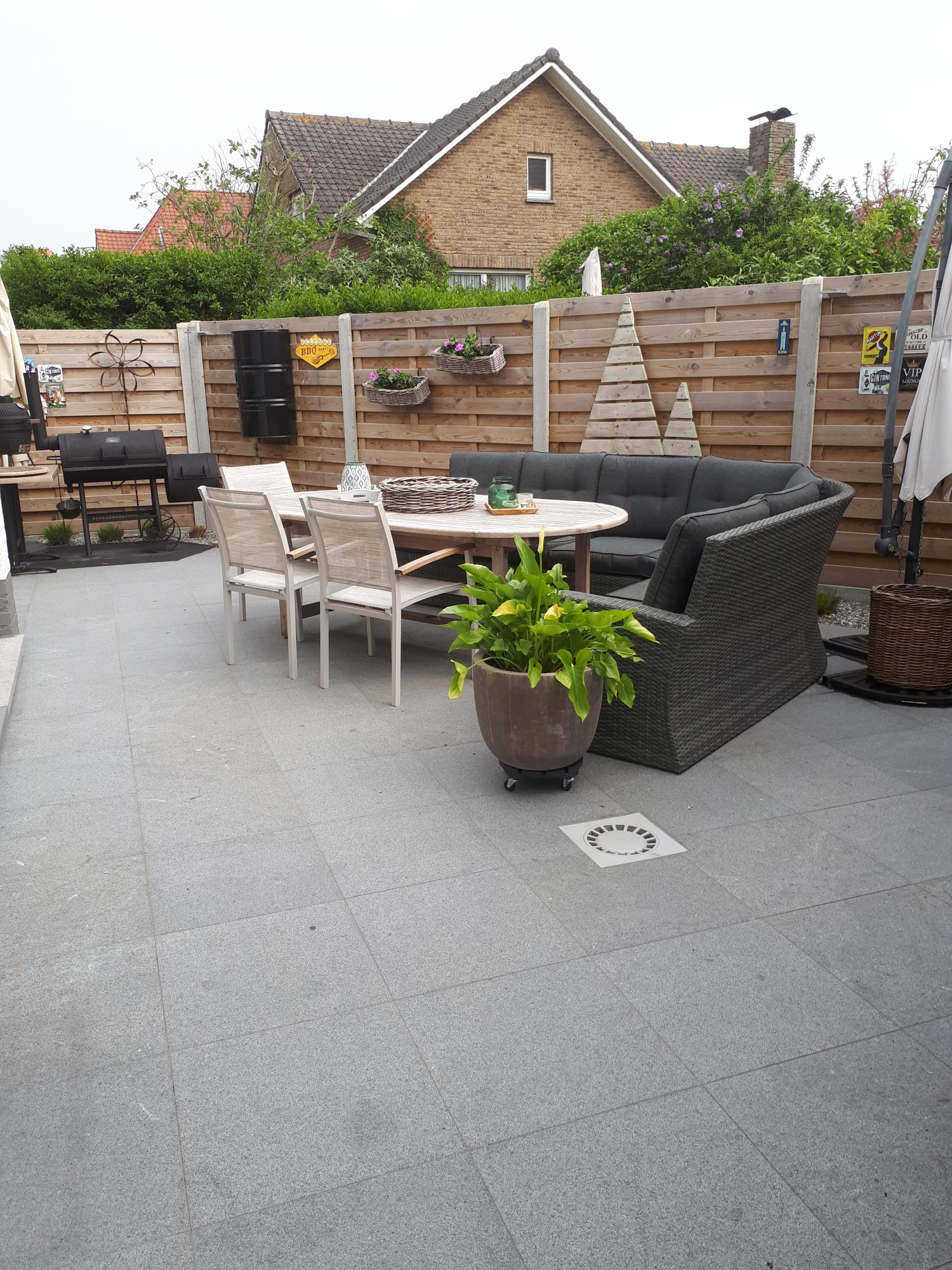 Zo blij met onze nieuwe dinner/loungeset.