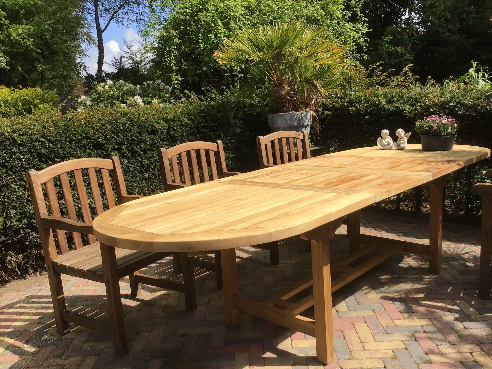 Stoer en stevige uitschuifbare tafel!