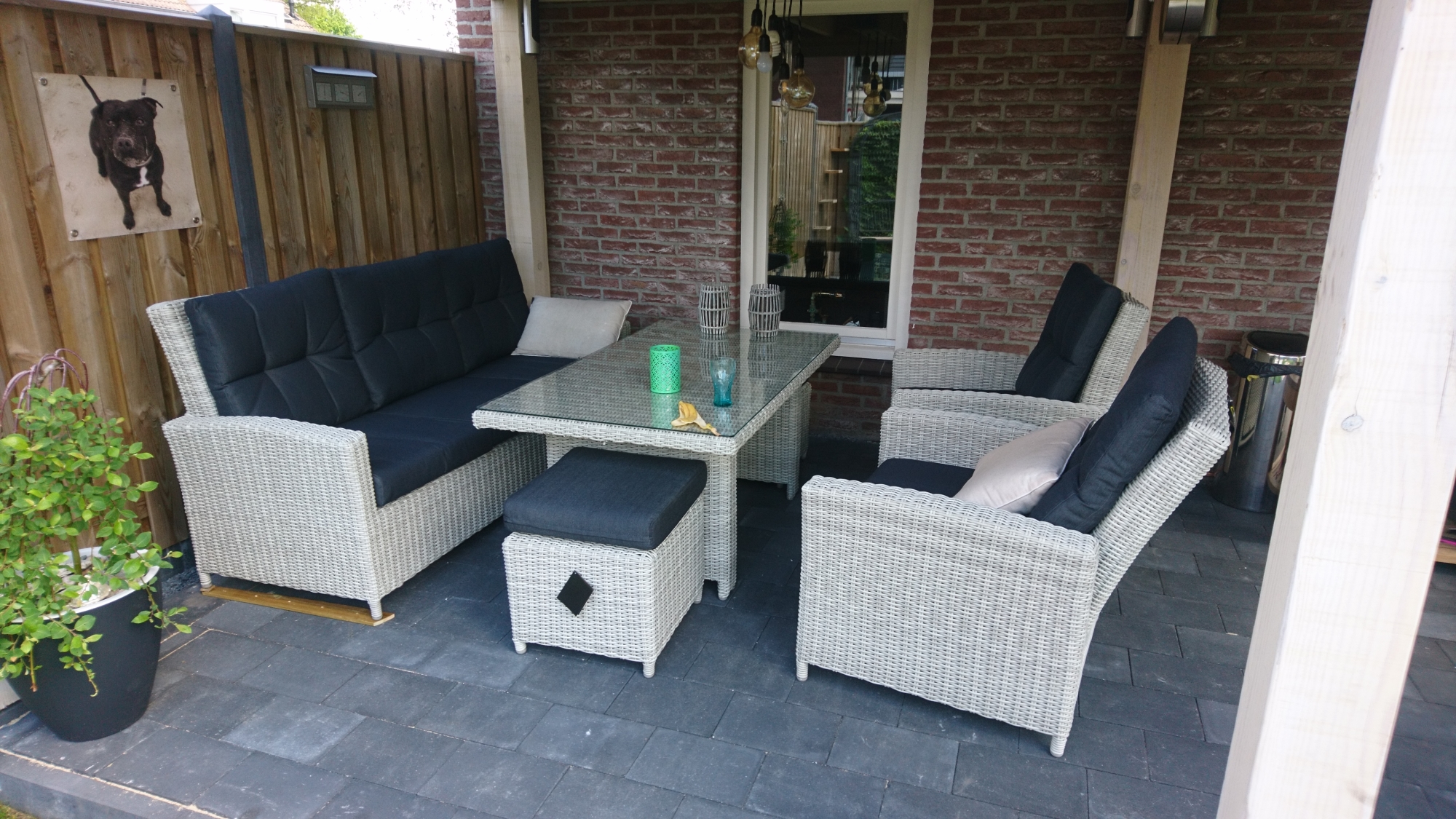 Blij met de nieuwe dining loungeset van AVH!