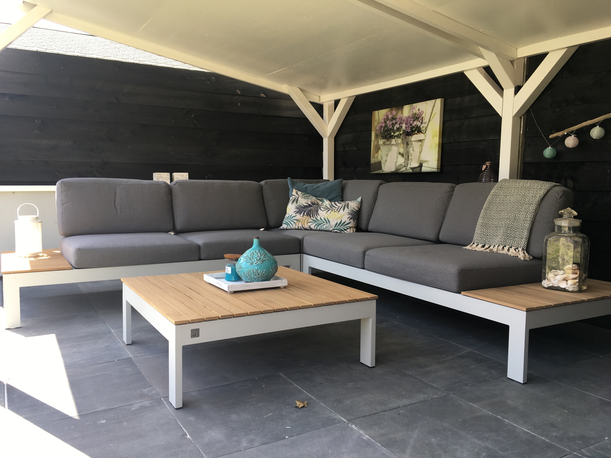 De set staat er helemaal klaar voor, lekker loungen