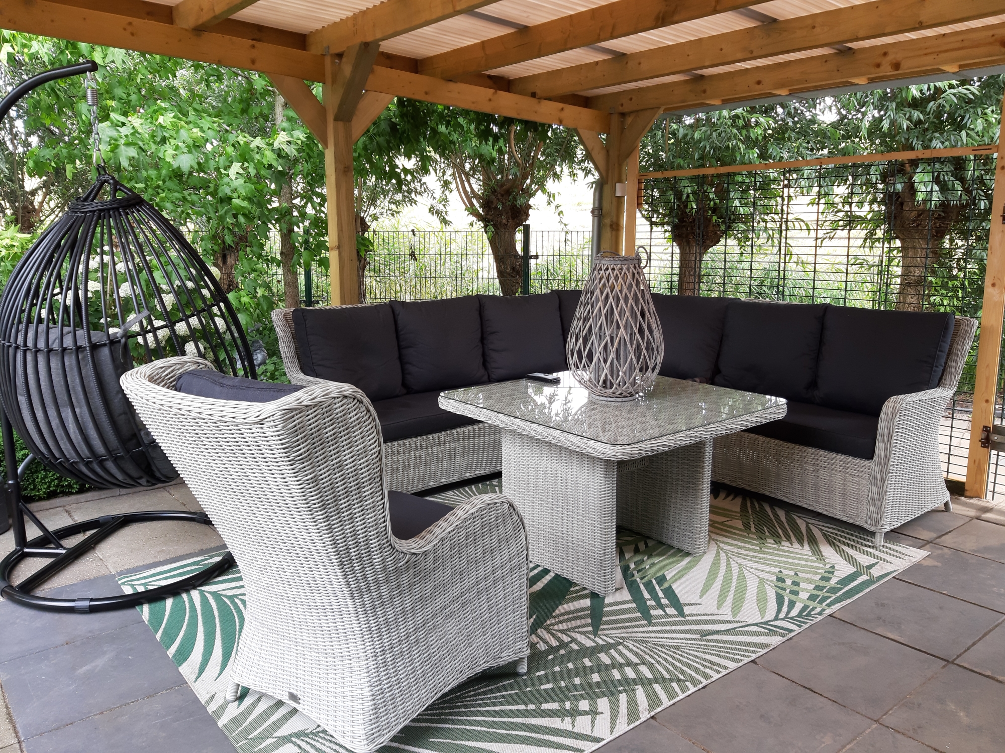 Vandaag onze loungeset neergezet, al heel lang op zoek en geslaagd bij AVH Outdoor.