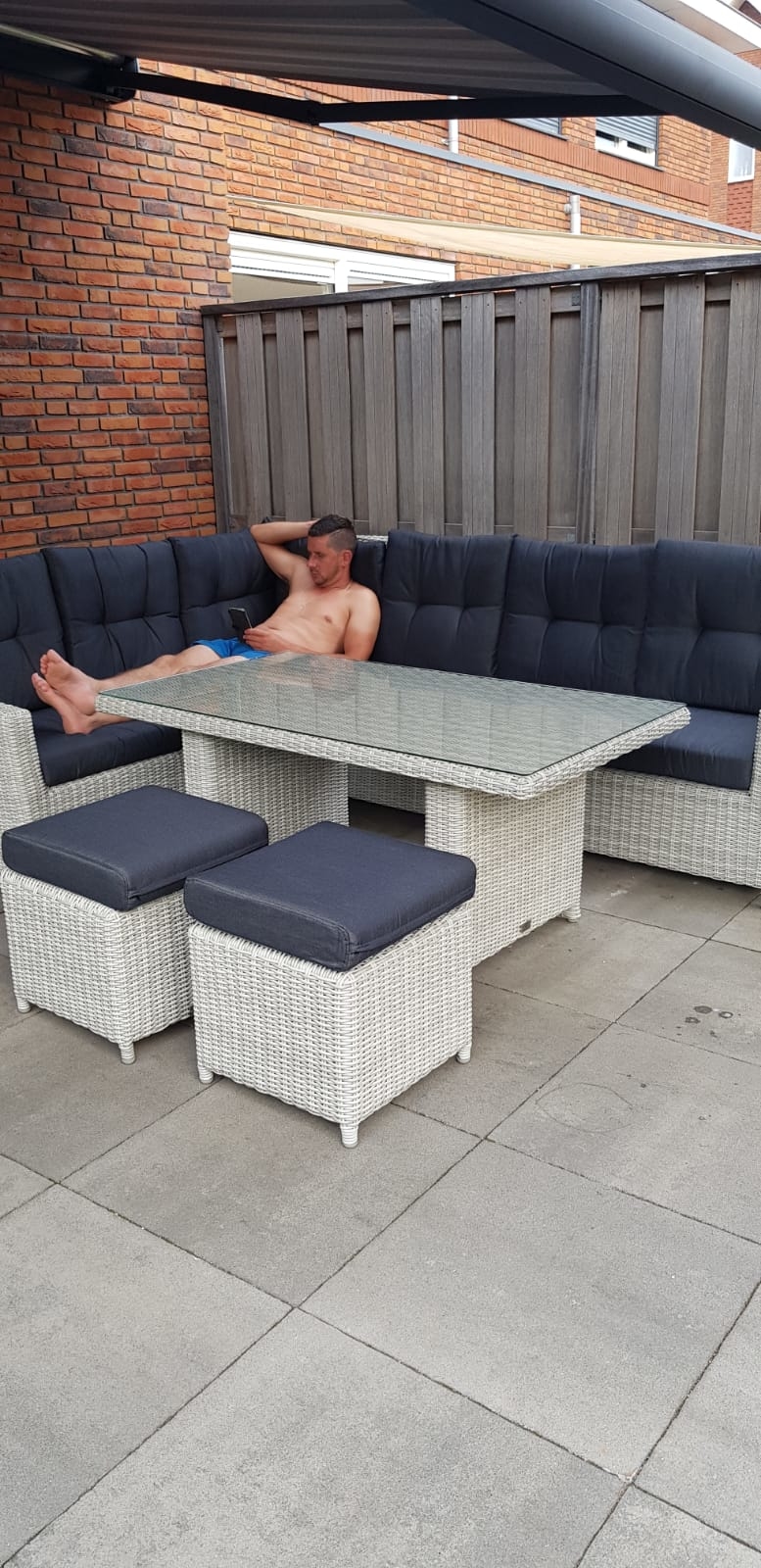Hij stond nog geen 5 minuten in de tuin of hij werd al goed in gebruik genomen!