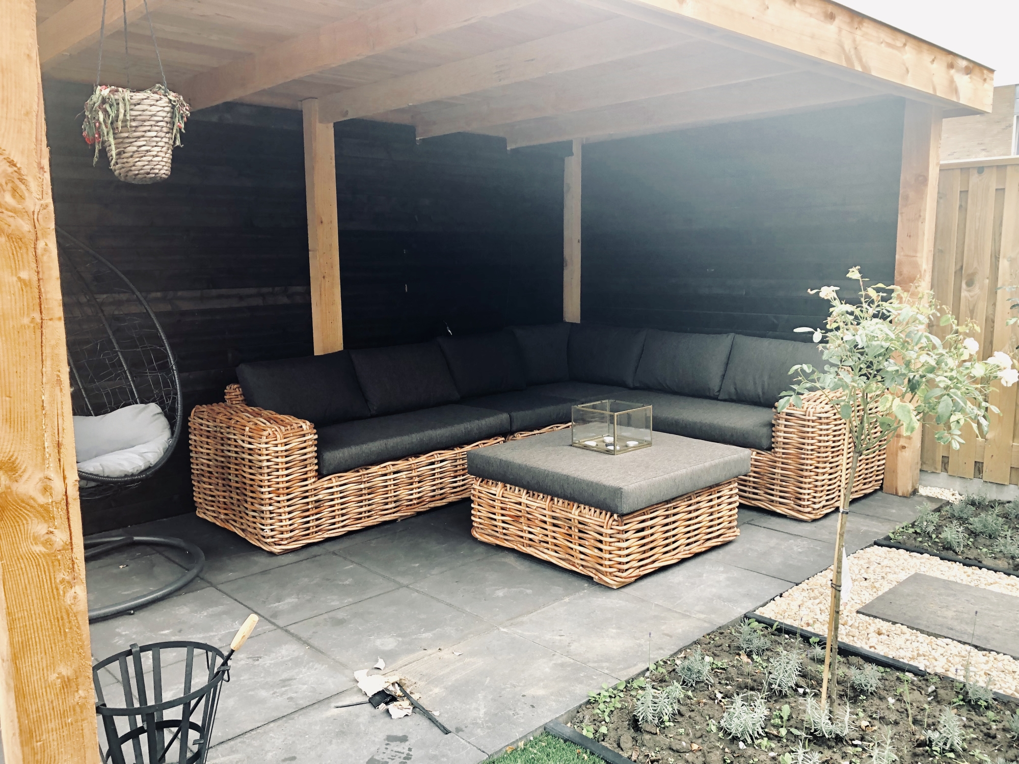 Al enige tijd op zoek geweest naar een loungeset met grof vlechtwerk.