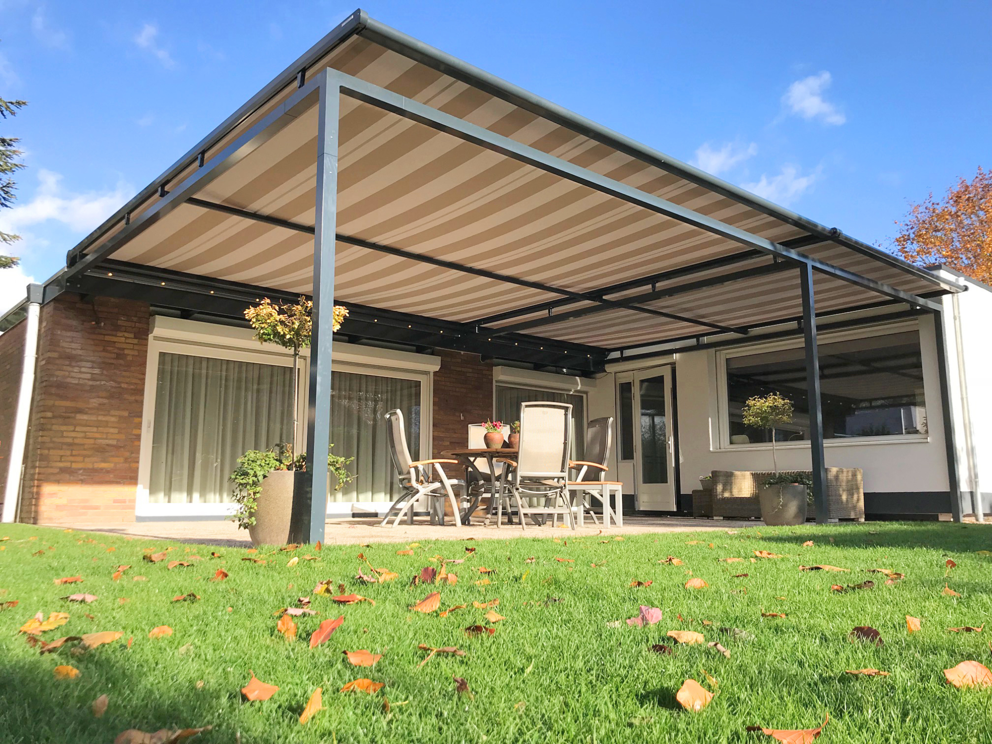 Pergola met zonwering