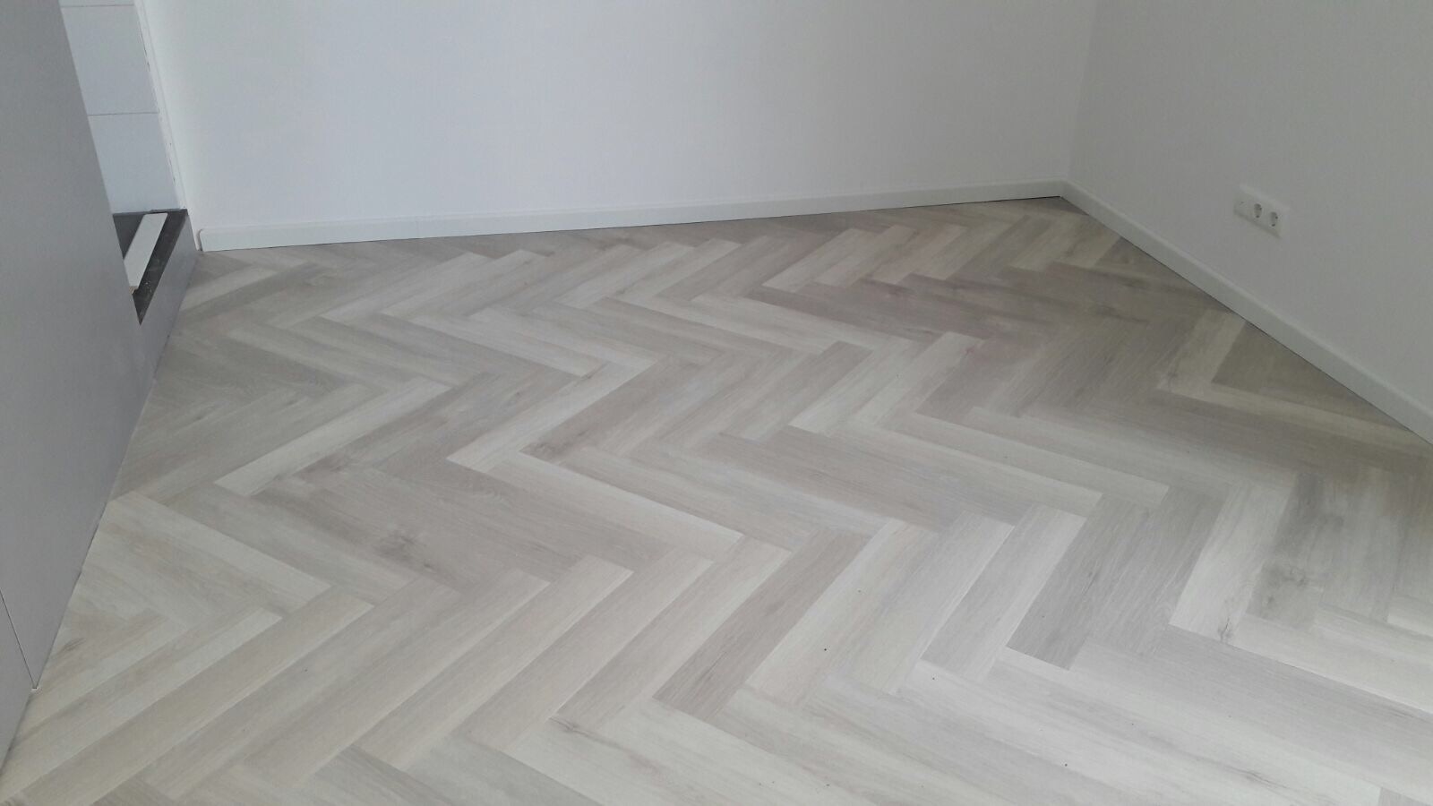 Visgraat vloer lichte kleur