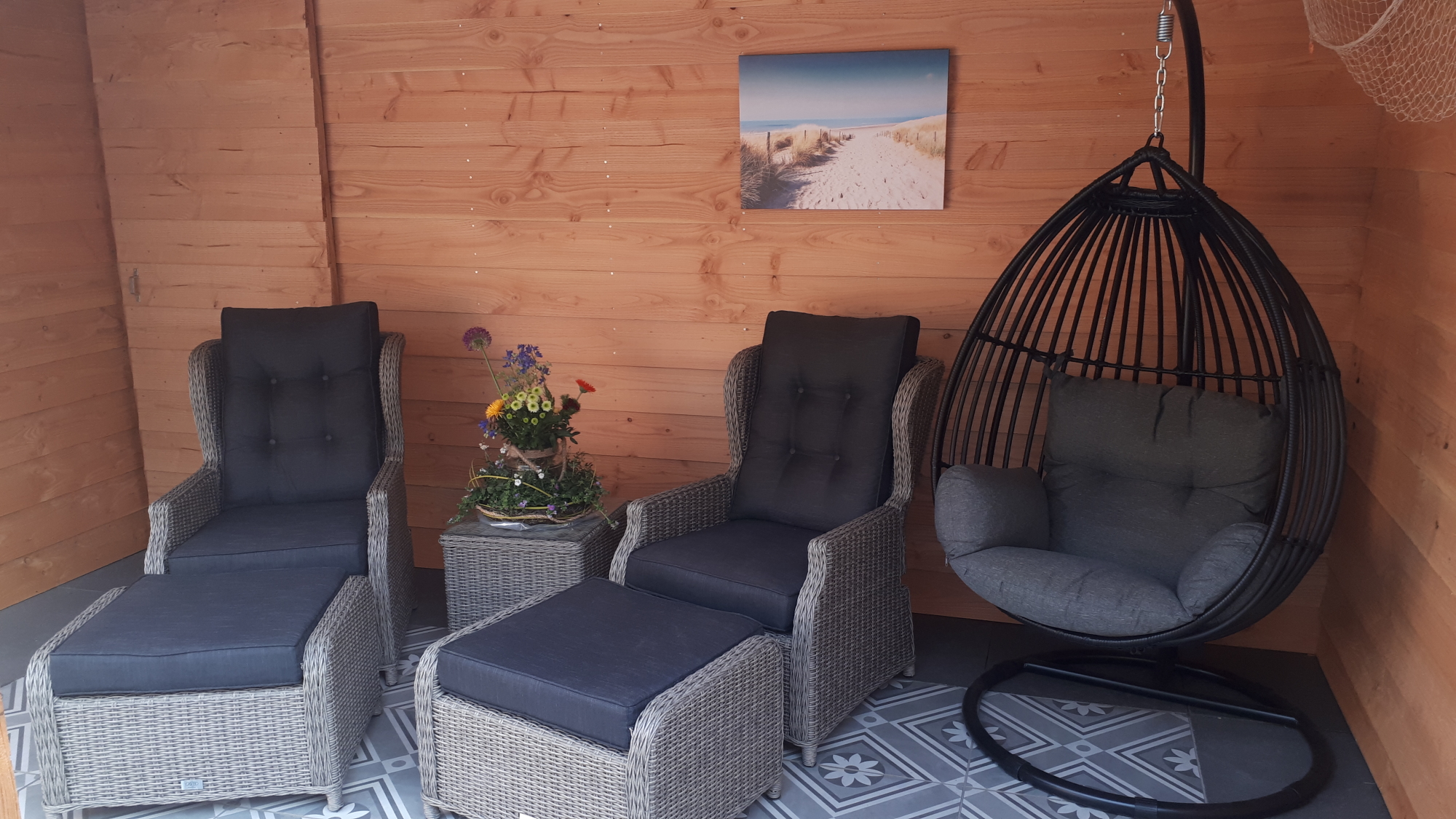 Zo blij met ons nieuwe AVH Toscane xl lounge set en Panama hangstoel.
