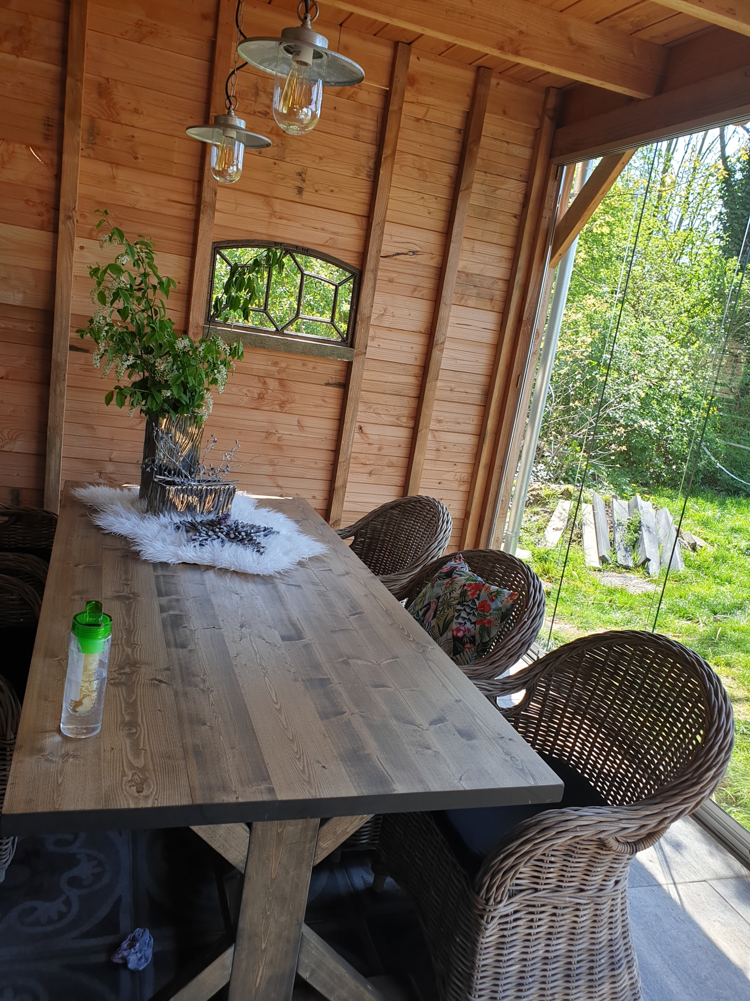 De rotan buitenstoelen zitten prima staan mooi.