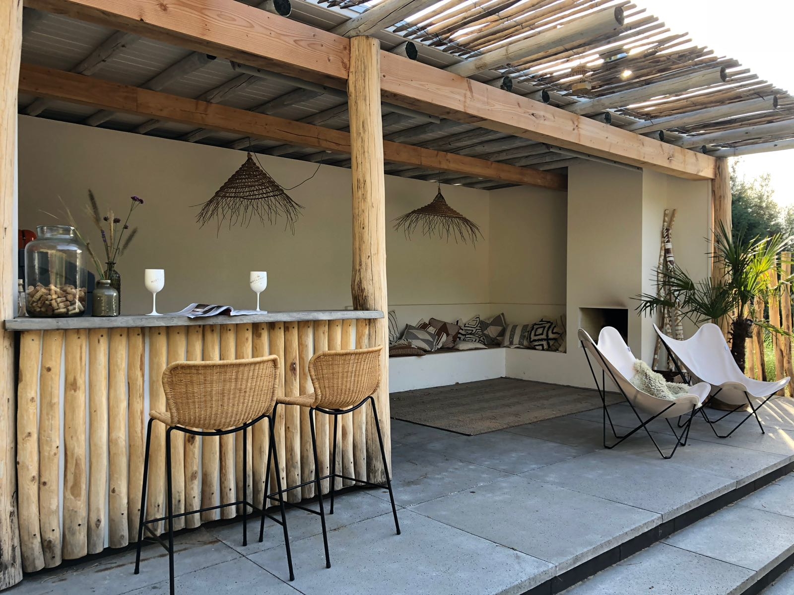 Tuinhuis af en ingericht (zij)