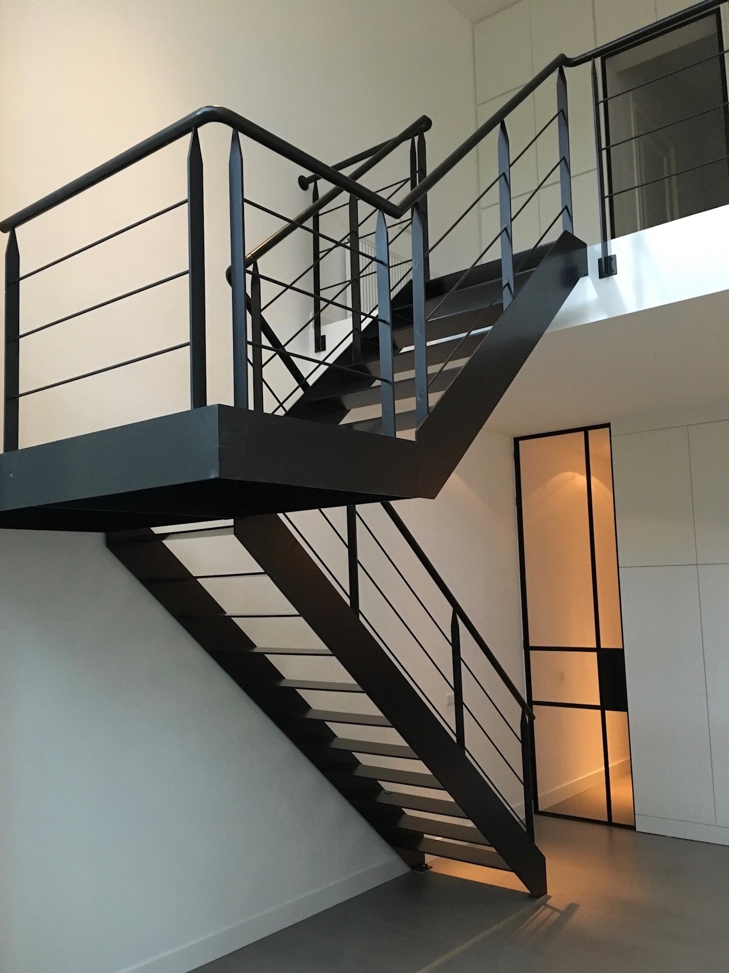 iStairs Solid Black