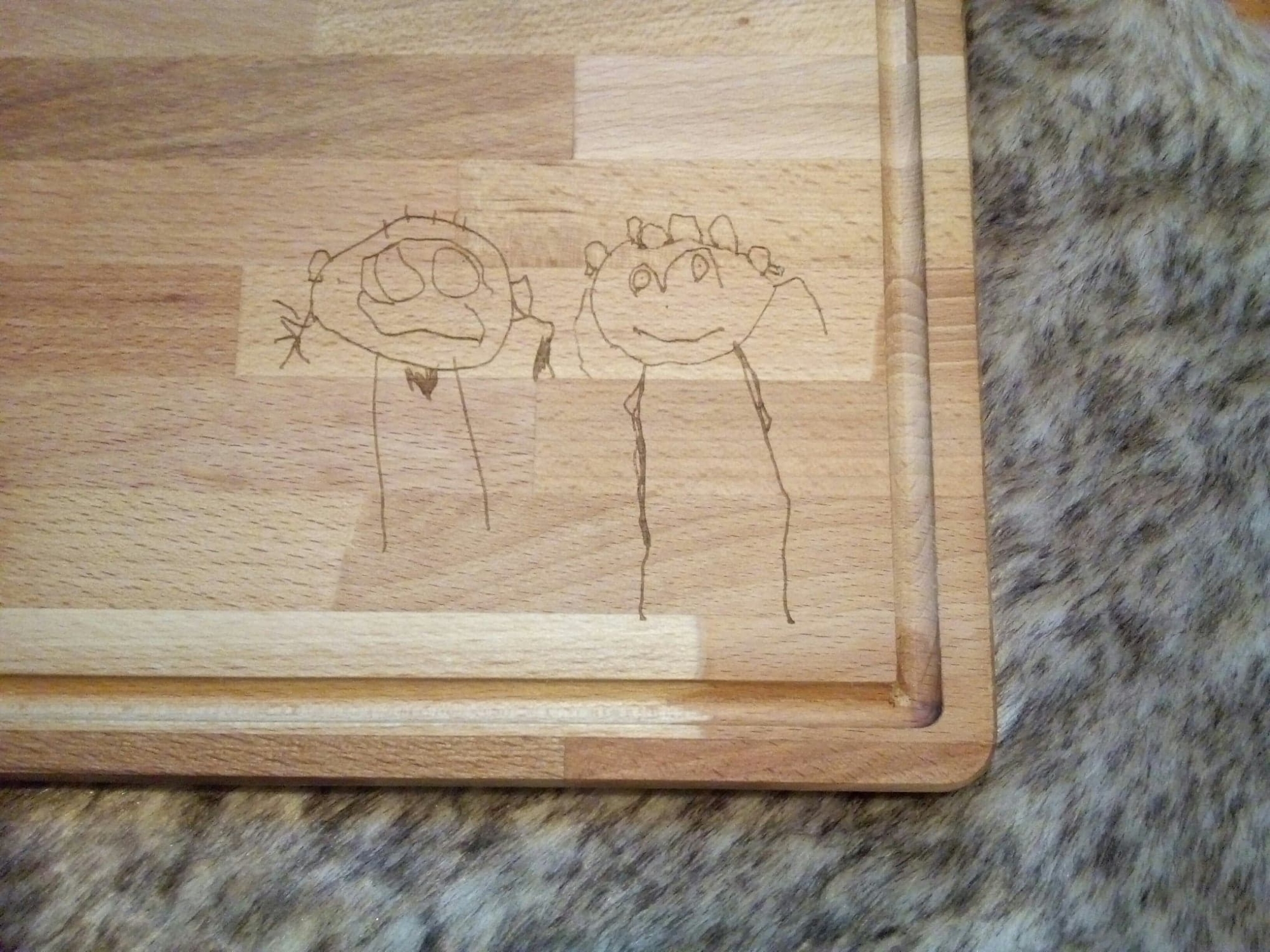 Kindertekening in snijplank