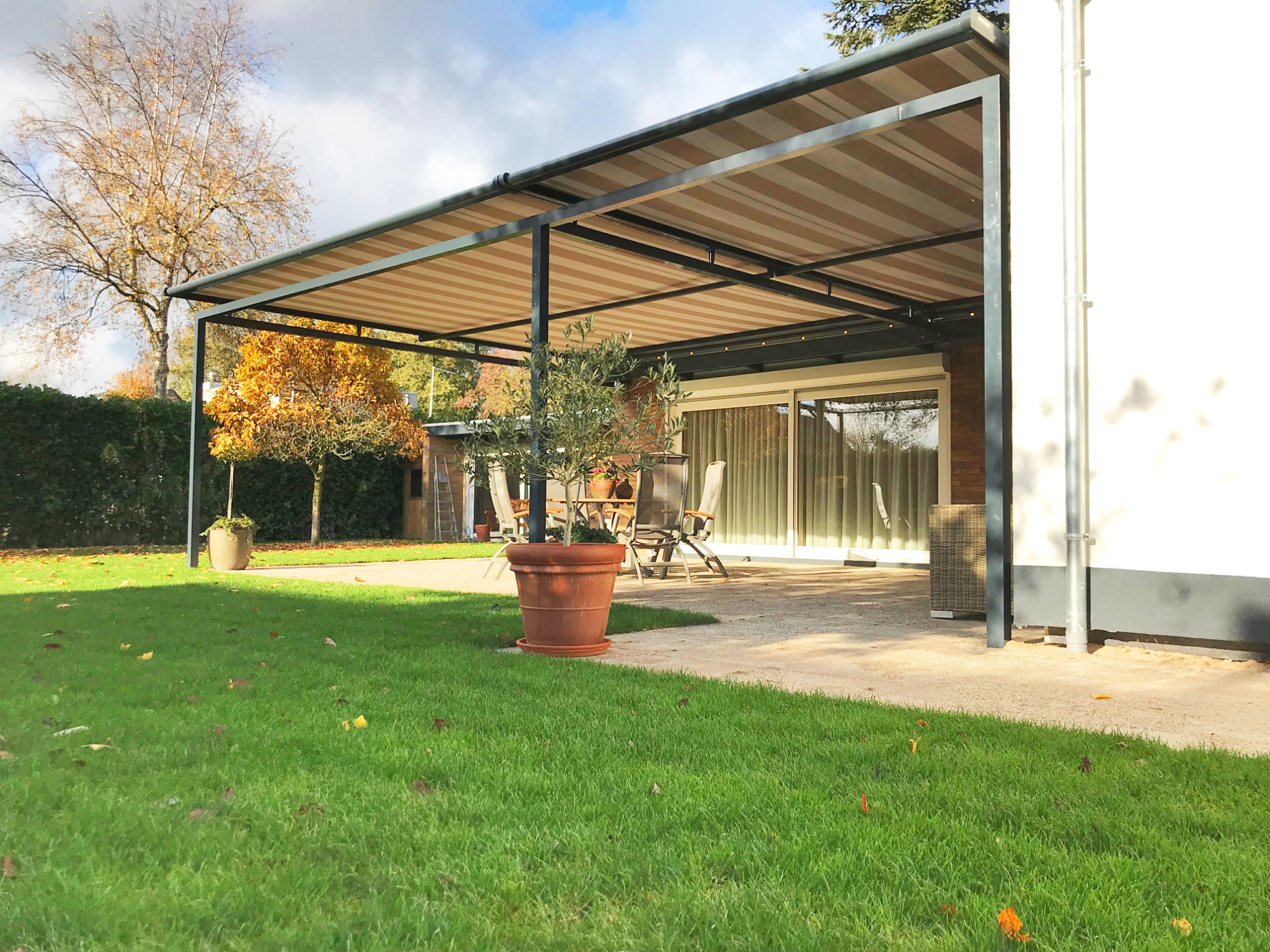 Pergola met zonwering