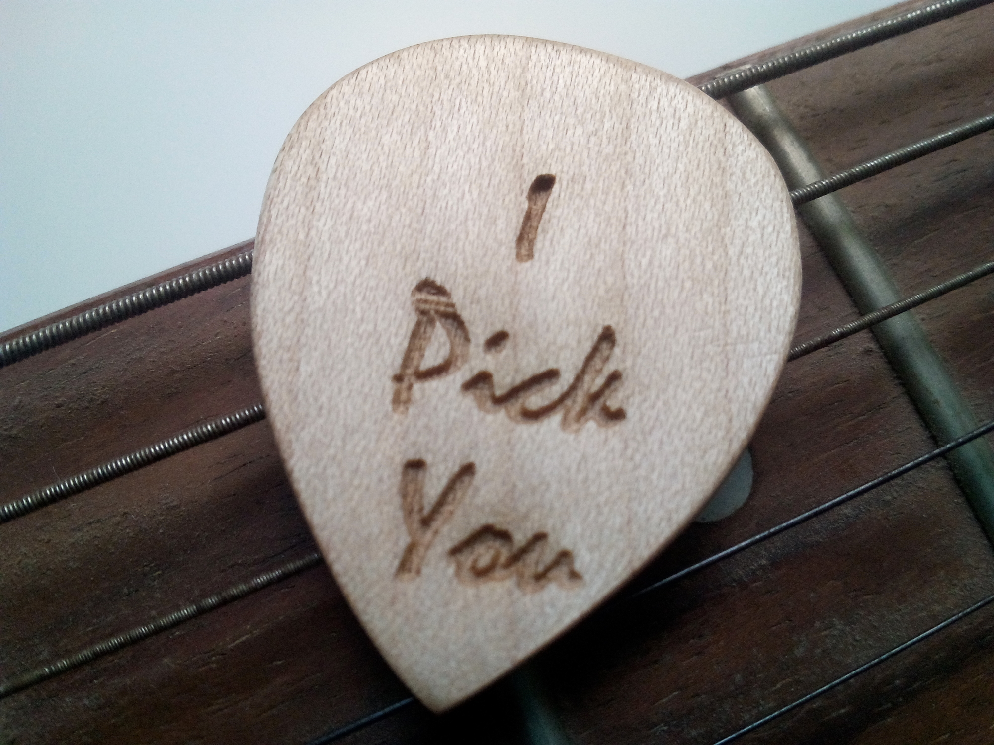 Gitaar plectrum met eigen tekst