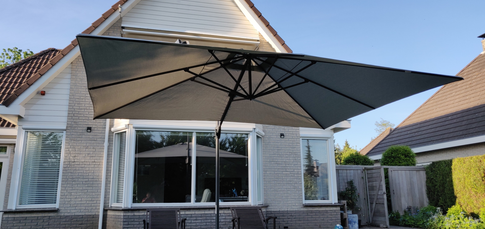 De gigantische zweefparasol Challenger T1